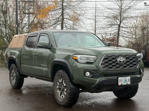 Used 2021 Toyota Tacoma TRD Off-Road w/ Technology Package image 7