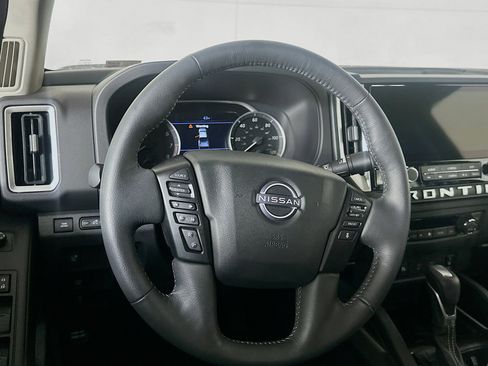 Used 2025 Nissan Frontier SV w/ SV Convenience Package image 18