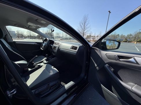 Used 2017 Volkswagen Jetta S image 19