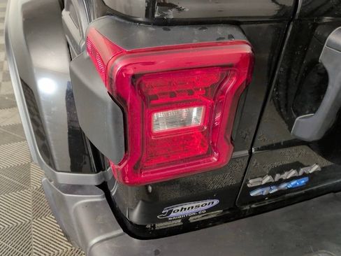 Certified 2025 Jeep Wrangler Unlimited Sahara w/ Safety Group AWD/4WD image 13