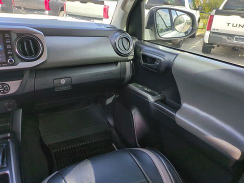 Certified 2020 Toyota Tacoma SR5 AWD/4WD image 16