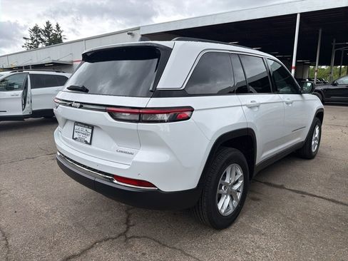 Used 2025 Jeep Grand Cherokee Laredo X AWD/4WD image 4