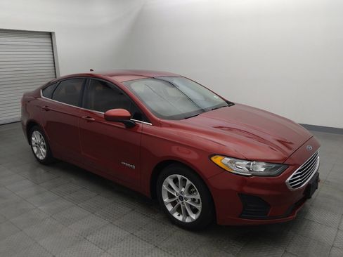 Used 2019 Ford Fusion SE image 11
