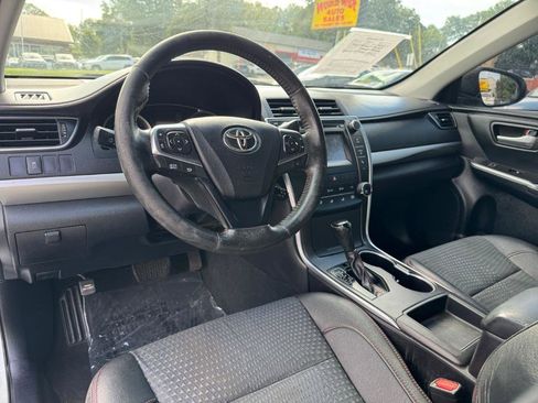 Used 2015 Toyota Camry SE image 10