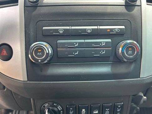 Used 2014 Nissan Xterra PRO-4X w/ Pro-4x Leather Package AWD/4WD image 21