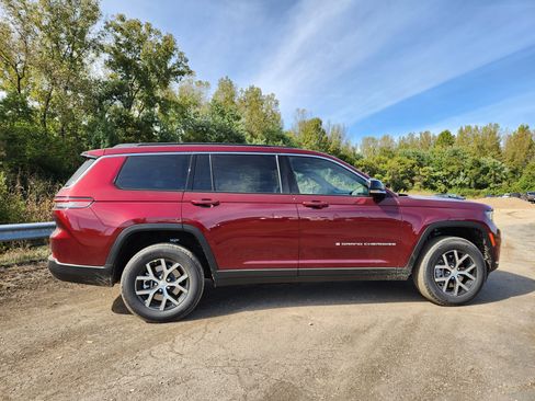 New 2025 Jeep Grand Cherokee L Limited AWD/4WD image 17