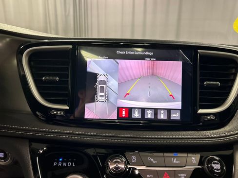 New 2026 Chrysler Pacifica Select image 16