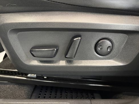Used 2024 Nissan Rogue SV w/ SV Premium Package AWD/4WD image 15