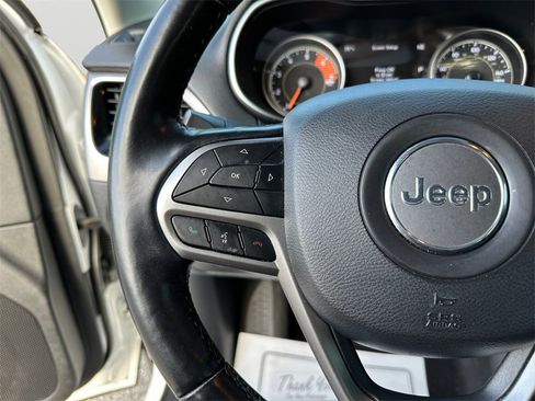 Used 2020 Jeep Cherokee Limited image 21