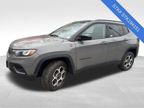 Used 2022 Jeep Compass Trailhawk image 3