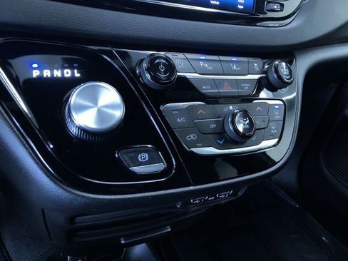 Used 2025 Chrysler Pacifica Select image 30