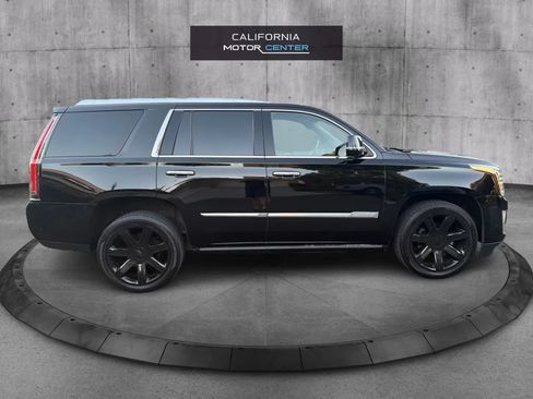 Used 2017 Cadillac Escalade Premium Luxury RWD image 4
