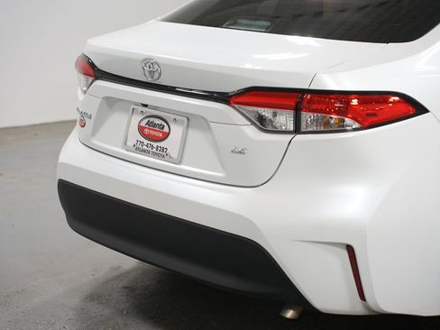 Certified 2025 Toyota Corolla LE image 9