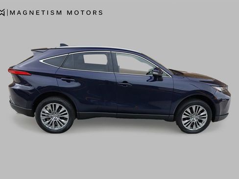 Used 2022 Toyota Venza Limited image 8