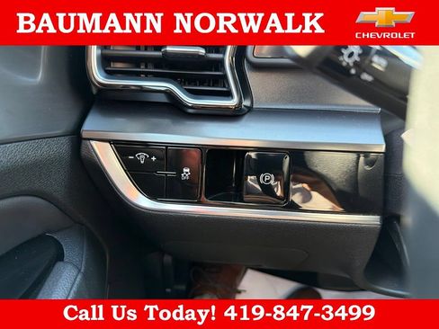 Used 2025 Kia Sportage EX FWD image 18