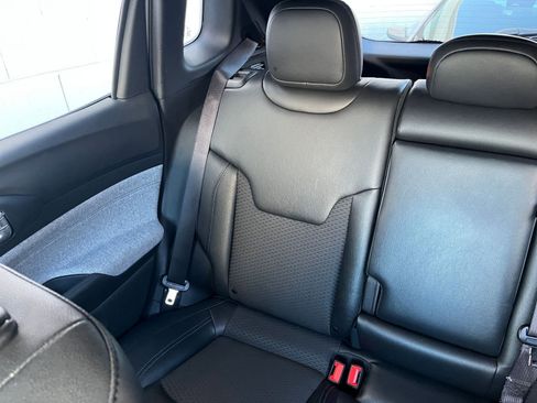 Used 2025 Jeep Compass Latitude image 38