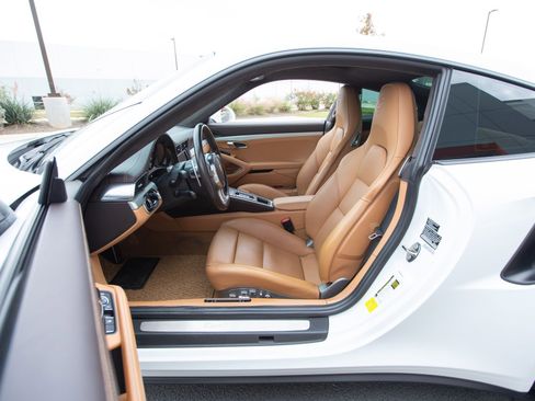 Used 2015 Porsche 911 Turbo S image 19