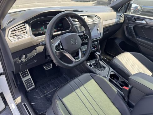 Used 2024 Volkswagen Tiguan SE R-Line FWD image 15