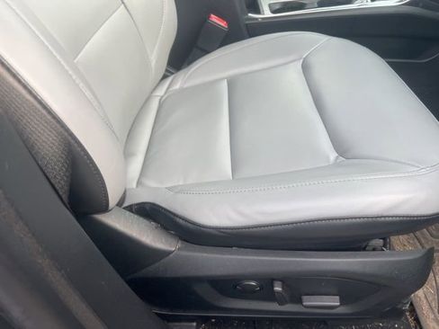 Used 2021 Ford Explorer XLT w/ Equipment Group 202A image 9