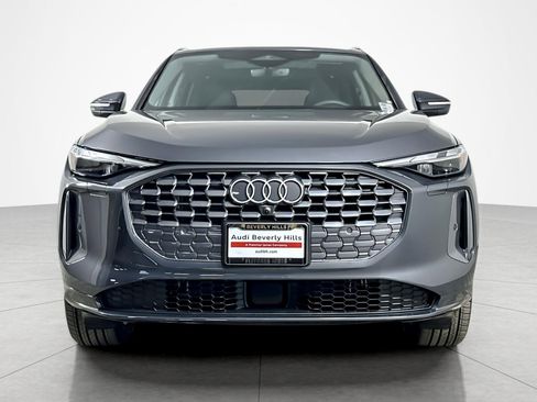 Used 2025 Audi Q5 Premium w/ Convenience Package image 8