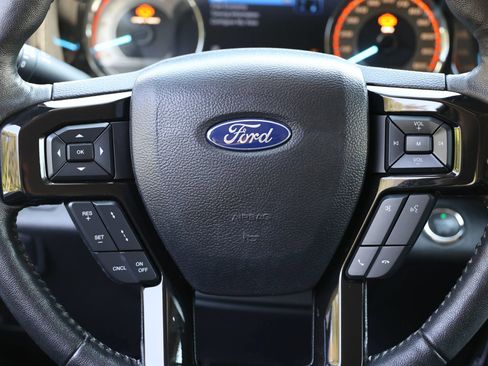 Used 2019 Ford F150 Lariat w/ Equipment Group 502A Luxury AWD/4WD image 23