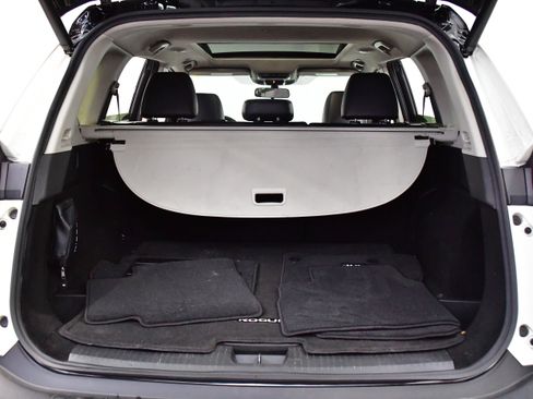 Used 2023 Nissan Rogue SV w/ SV Premium B Package image 12