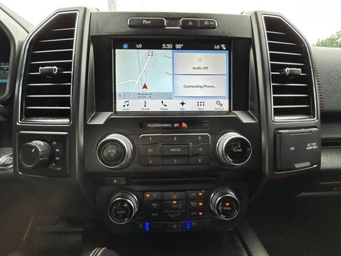 Used 2018 Ford F150 Lariat w/ Equipment Group 502A Luxury AWD/4WD image 15