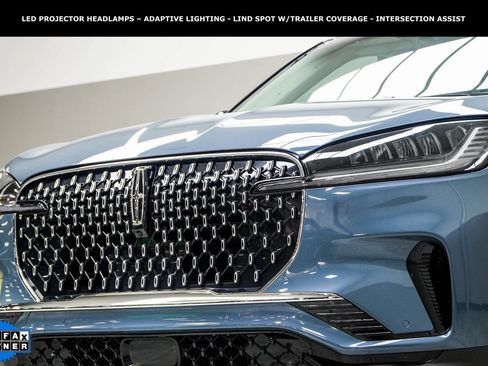 Used 2025 Lincoln Aviator Reserve AWD/4WD image 2
