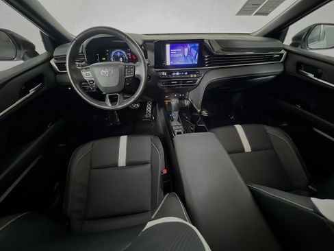 Used 2025 Toyota Camry SE w/ Convenience Package image 30