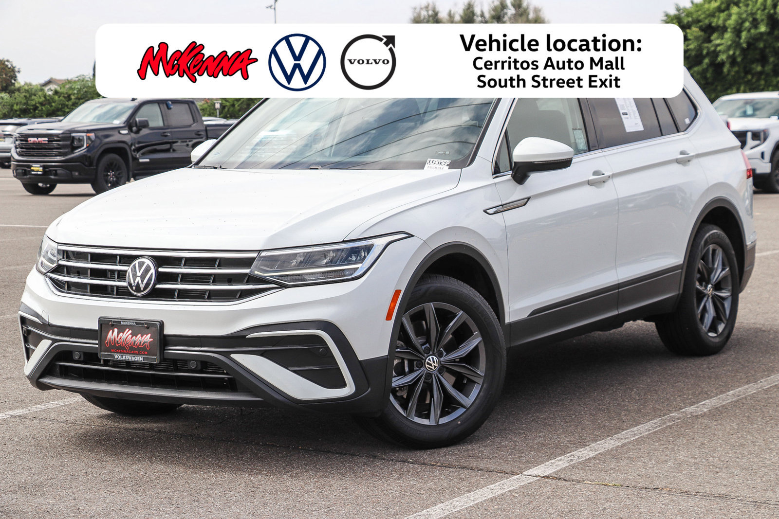Used 2023 Volkswagen Tiguan SE FWD image 1