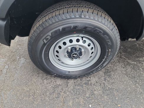 New 2025 Ford Bronco 4-Door image 9