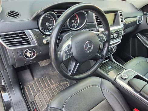 Used 2016 Mercedes-Benz GL 550 4MATIC image 9