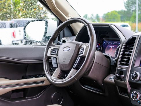 Used 2021 Ford Expedition XLT RWD image 12