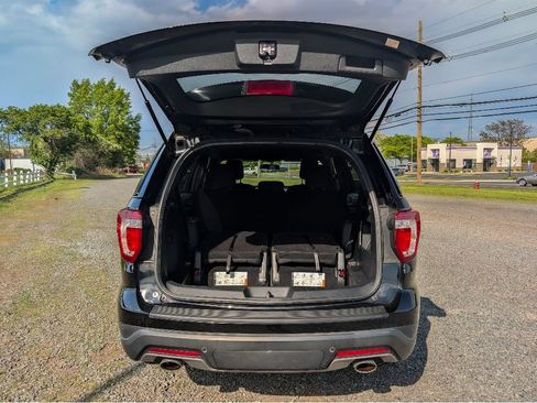 Used 2018 Ford Explorer XLT AWD/4WD image 7
