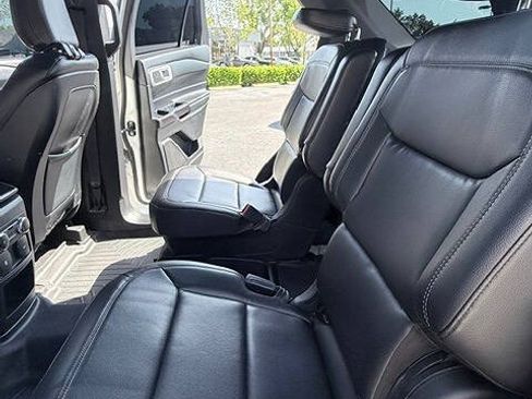 Used 2020 Ford Explorer XLT w/ Equipment Group 202A AWD/4WD image 11