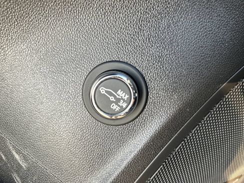Used 2023 Buick Envision Essence AWD/4WD image 19