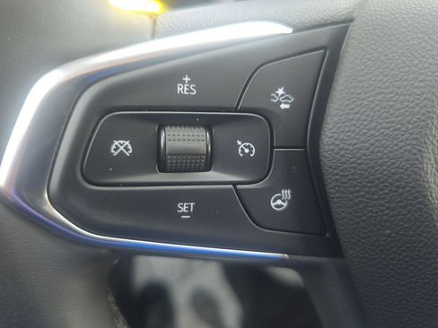 Used 2025 Chevrolet Trax LT w/ Driver Confidence Package FWD image 30