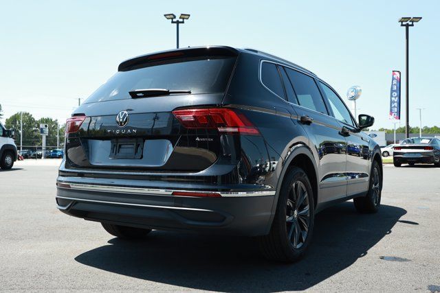 Used 2024 Volkswagen Tiguan SE AWD/4WD image 6