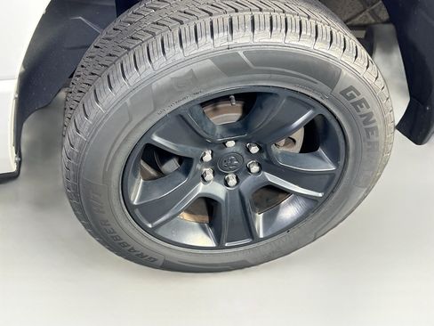 Used 2023 RAM 1500 Big Horn AWD/4WD image 30