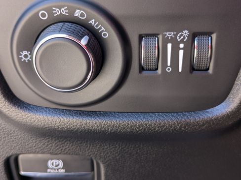 Used 2023 Jeep Grand Cherokee Altitude image 34