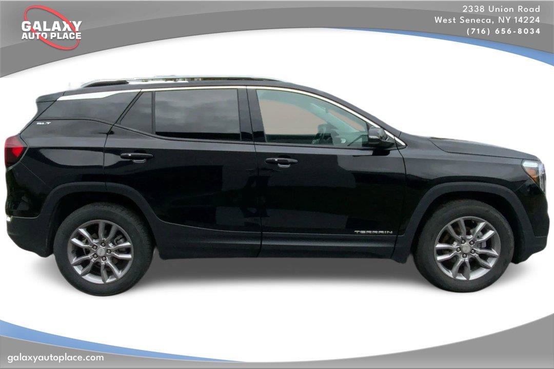 Used 2024 GMC Terrain SLT AWD/4WD image 4