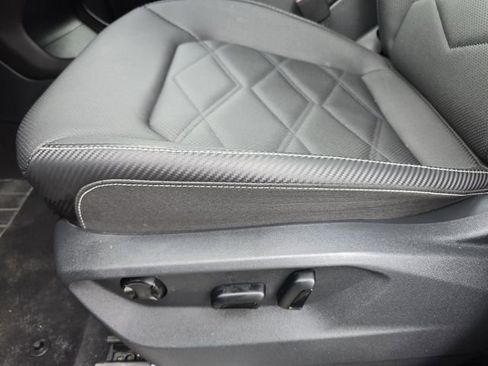 Used 2025 Volkswagen Atlas Cross Sport SE image 32