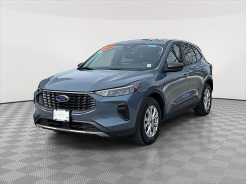 Used 2025 Ford Escape Active w/ Cold Weather Package image 3