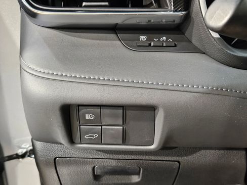 Used 2021 Toyota Highlander XSE FWD image 26
