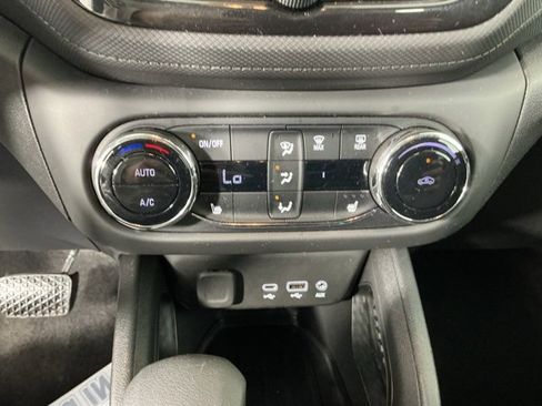 Used 2023 Chevrolet TrailBlazer LT w/ Convenience Package image 30