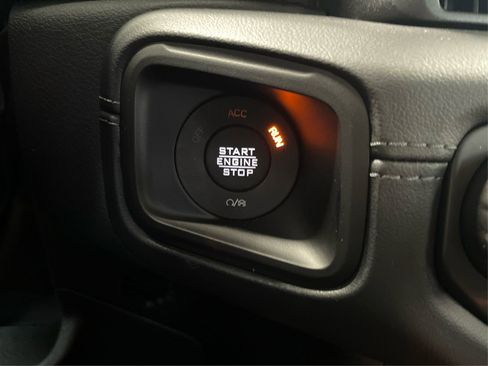 Used 2024 Jeep Wrangler Unlimited Rubicon w/ Technology Group image 28