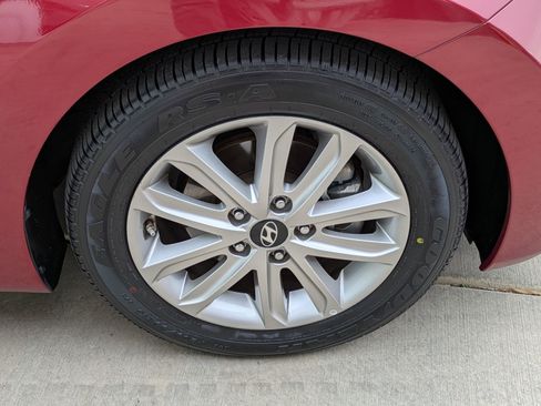 Used 2015 Hyundai Elantra SE w/ Option Group 02 image 12