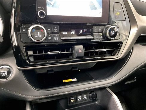 Used 2023 Toyota Highlander XLE AWD/4WD image 26
