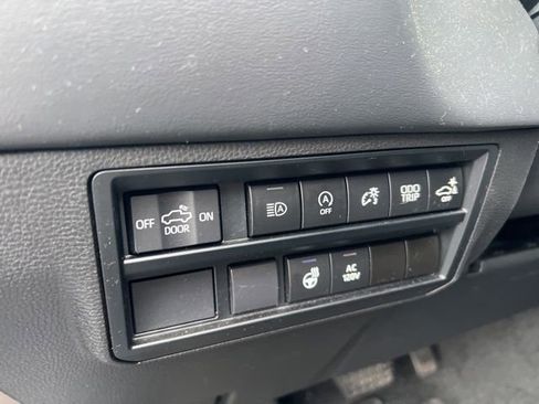 Used 2023 Toyota Tundra Platinum image 17