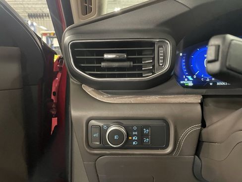 Used 2022 Ford Explorer Platinum w/ Equipment Group 601A image 13